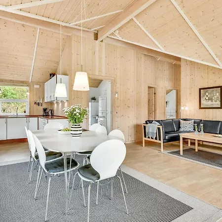 Ferienhaus Four-bedroom In Ringkøbing