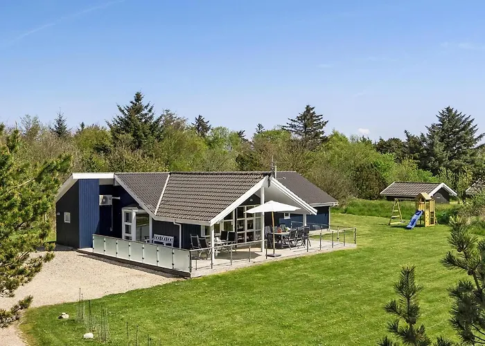 Holiday home Four-bedroom In